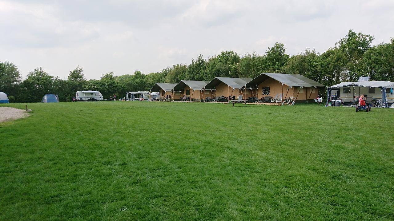 Kampeerveld met de safaritenten