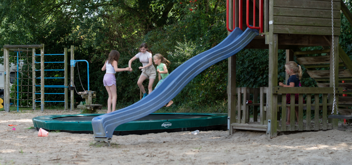 Speeltuin voor kleine en grote kinderen.
